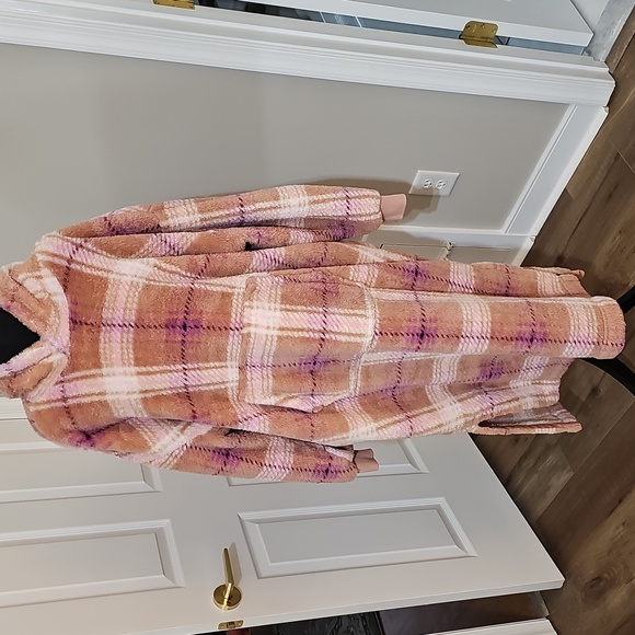 Robe - Picture 3 of 16